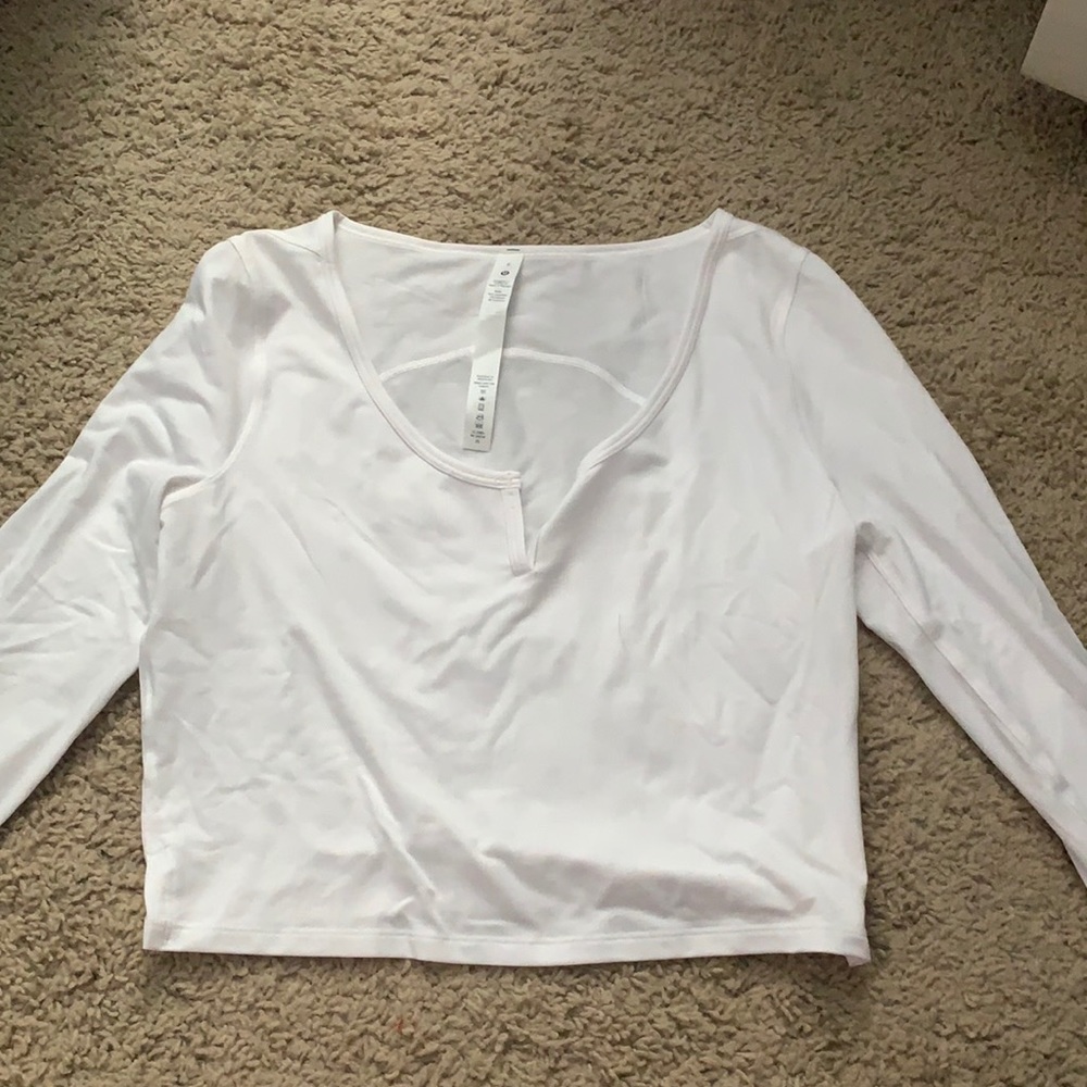 White lulu long sleeve crop!